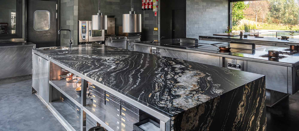 Restaurante & Hotel Pepe Vieira: Kitchen worktop